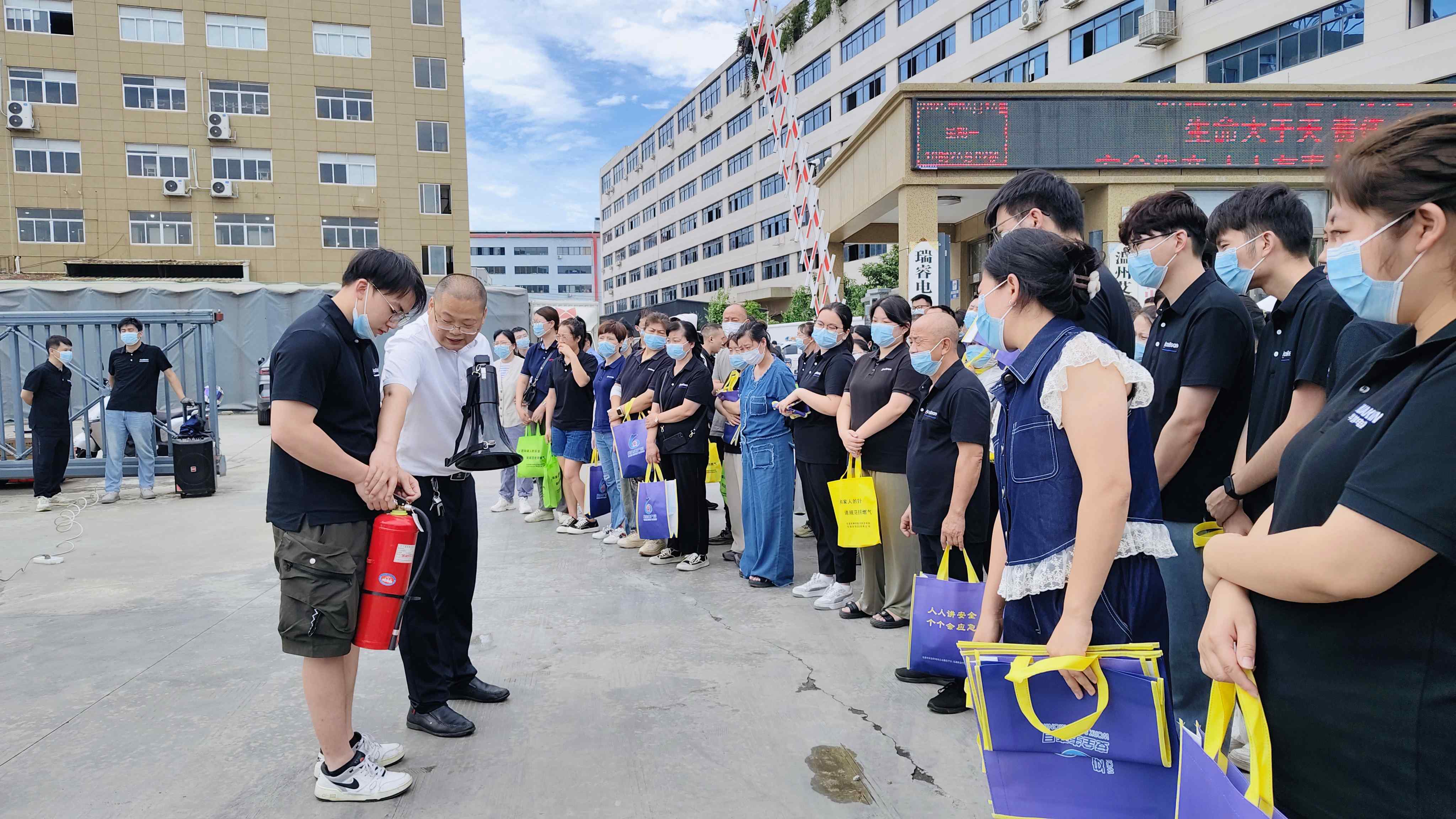 1761893574614067.jpg 7b1753fe1f23a79cfd1299fbd062b1e.jpg